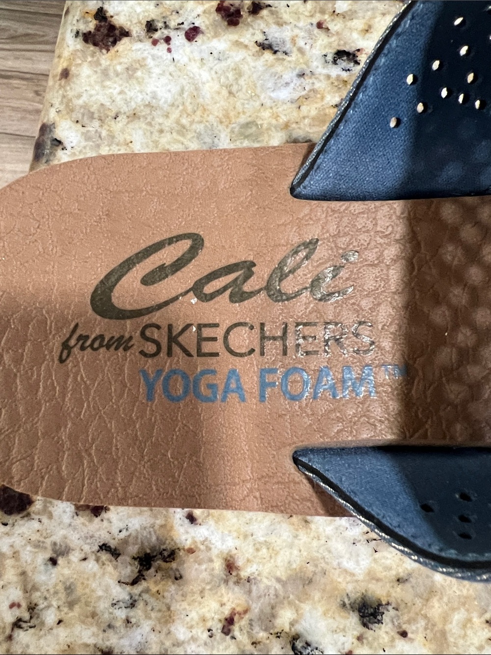 Cali from Skechers Yoga Foam Thong Ssndals Sz 8 - Picture 6 of 7